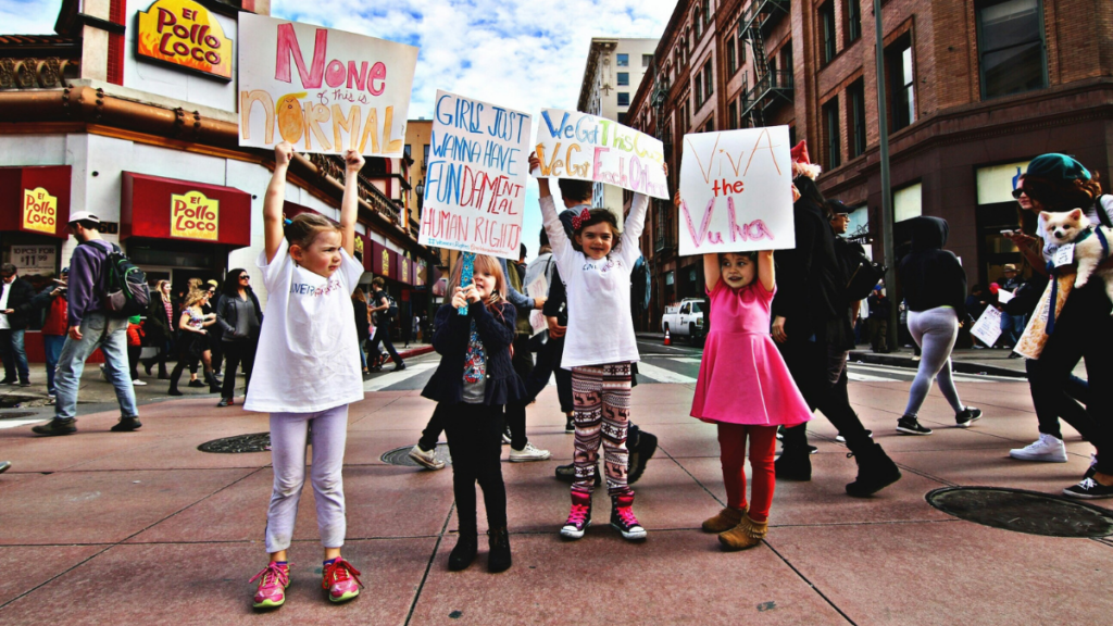 Image illustrant des filles qui manifestent